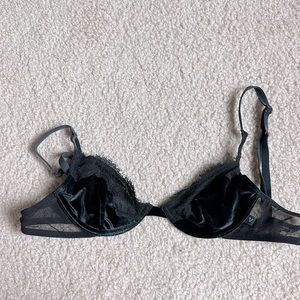 Black VS bra 34A